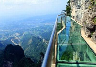 奇峰歷險(xiǎn)，游張家界天門山游記